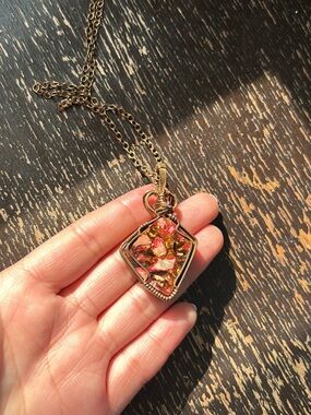 Gold-Tone Wire Wrapped Necklace with Pink Mosaic Pendant
